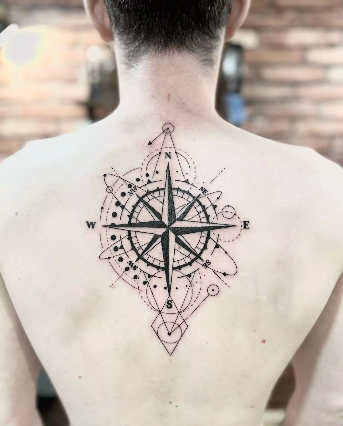 Tatouage graphique, et pourquoi vous devriez opter pour le tatouage graphique