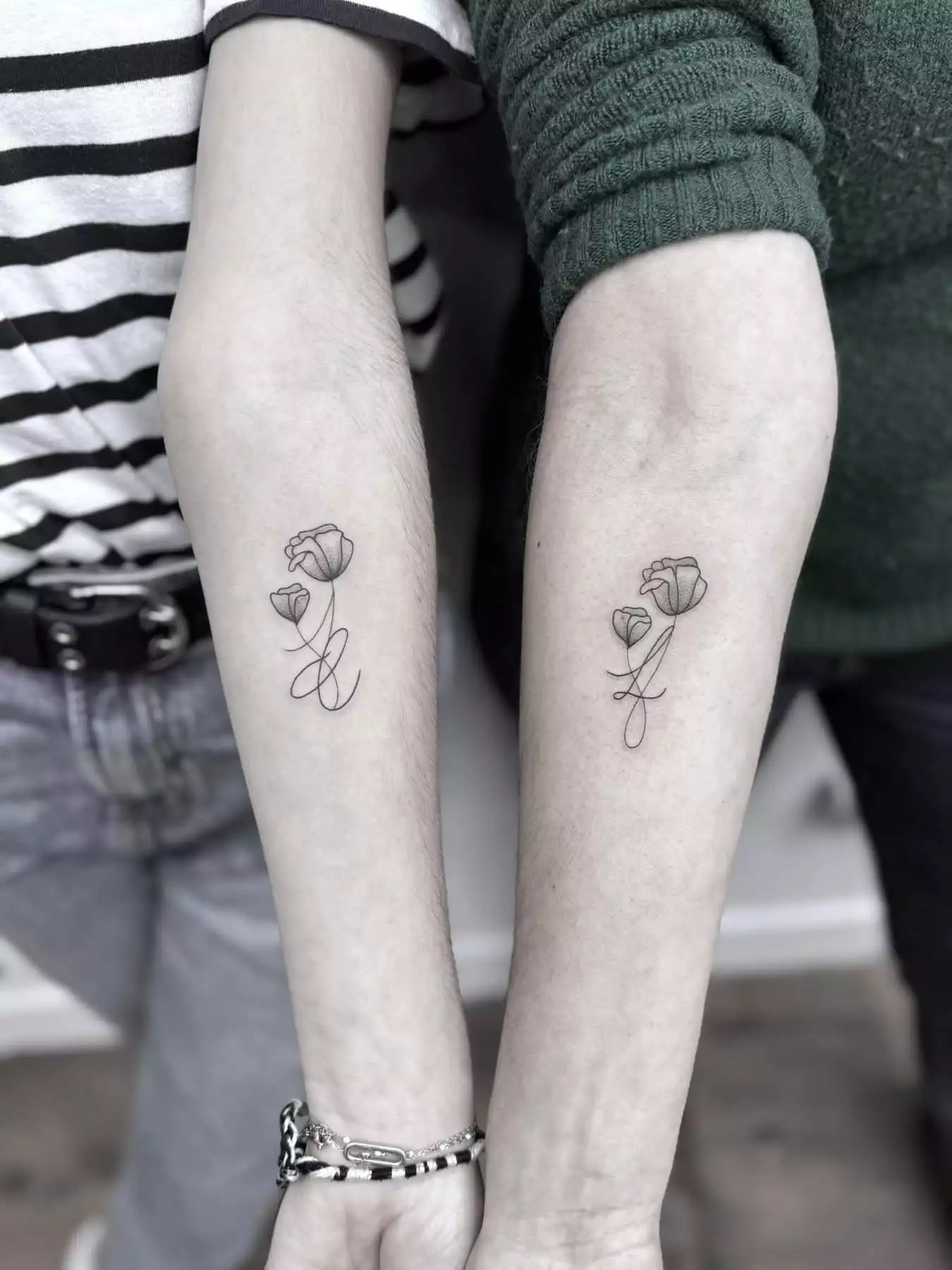 tatouage fleur minimalist