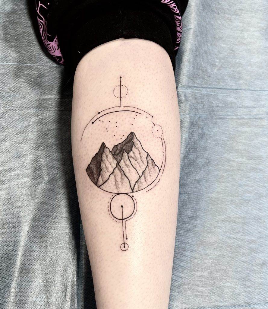 tatouage en noir et blanc