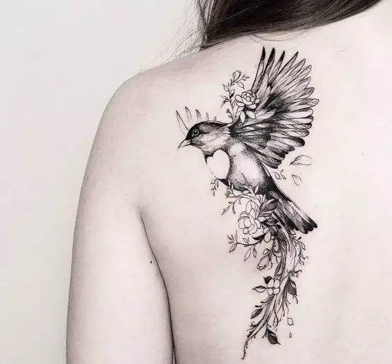 tatouages sur les épaules des femmes