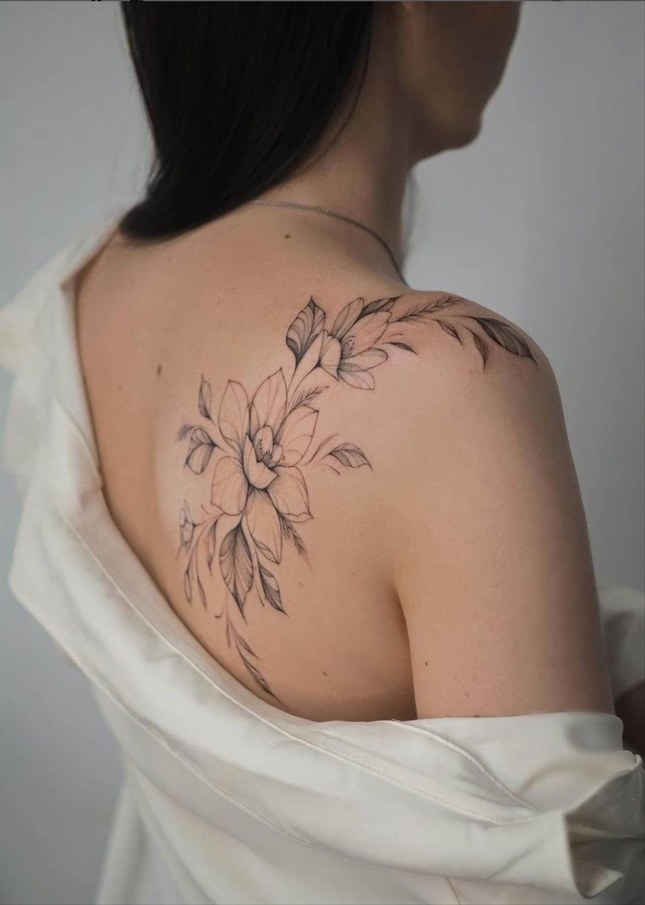 Tatouages De Fleurs Sur Les Omoplates Tatouages De Fleurs Sur Les Omoplates