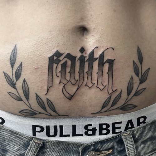 Lettrage chicano tatouage