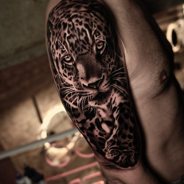 tatouage leopard realiste