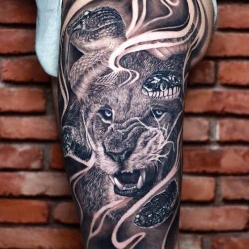 tatouage lion serpent