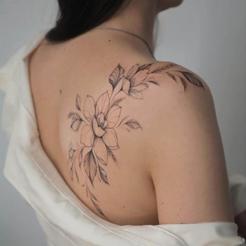 tatouages sur les épaules des femmes